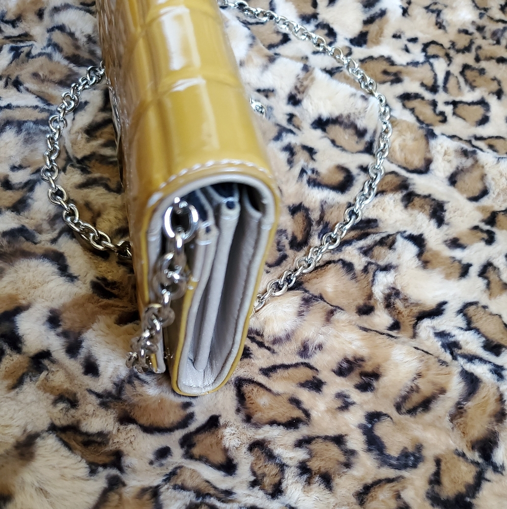 Chanel patent leather clutch - Picture 5 of 9